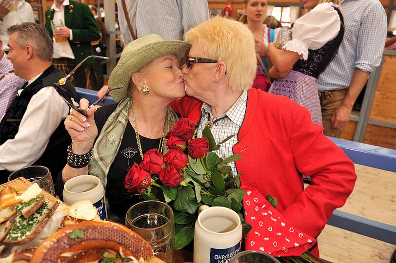 Heino hat auch auf der Wiesn nur Augen für seine Hannelore.
