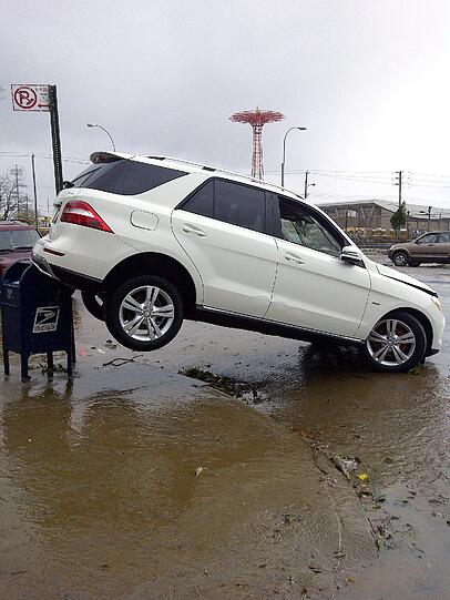 "Sandy" hat dieses SUV aufgebockt.