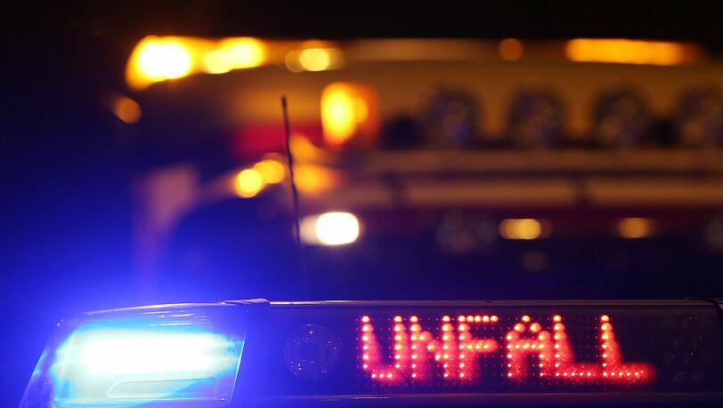 Unfall in Niederbayern: Ein 28 Jahre alter Mann schwebt in Lebensgefahr. Unfall in Niederbayern: Ein 28 Jahre alter Mann schwebt in Lebensgefahr.