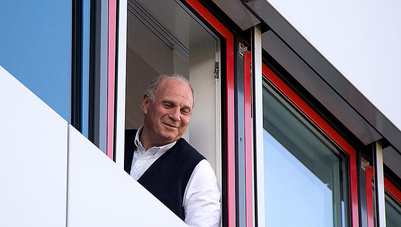 2. Januar - Uli Hoeneß: Der Ex-Präsident darf das Gefängnis als Freigänger tagsüber verlassen. Der 63-Jährige fängt an, in der Jugendabteilung des FC Bayern zu arbeiten. 2. Januar - Uli Hoeneß: Der Ex-Präsident darf das Gefängnis als Freigänger tagsüber verlassen. Der 63-Jährige fängt an, in der Jugendabteilung des FC Bayern zu arbeiten.