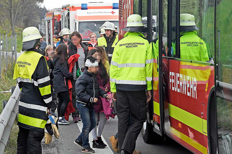 Die Bilder vom Massenunfall auf der A8.