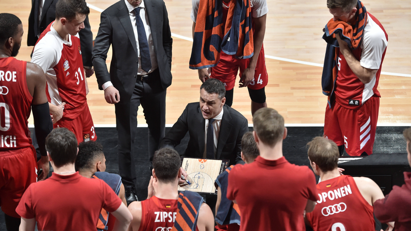 Bemüht, aber erfolglos: Auch Trainer Oliver Kostic kann die Auswärtsniederlagen-Serie der Bayern in Europa nicht beenden.