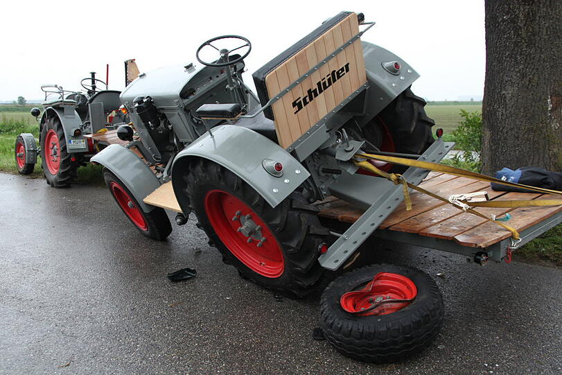 Crash mit Traktor: Die Bilder.