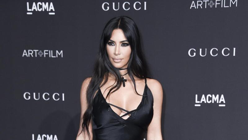 Kim Kardashian West hält unbeirrt an ihrer Modelinie fest. Kim Kardashian West hält unbeirrt an ihrer Modelinie fest.