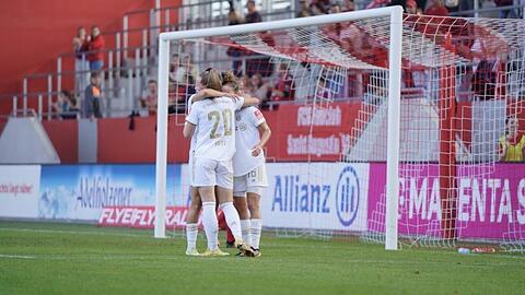 Jubeltraube: Die Bayern-Frauen schlagen Köln.