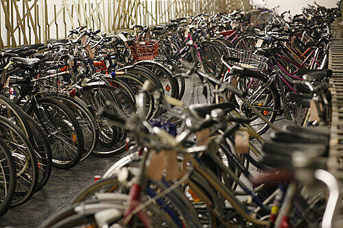 Drahtesel-Parade: In den drei Fahrradkellern des Fundbüros warten 1500 Räder auf eine Abholer.