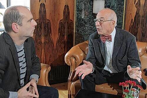 Professor Klaus Kastner im Gespräch mit AZ-Reporter Helmut Reister.