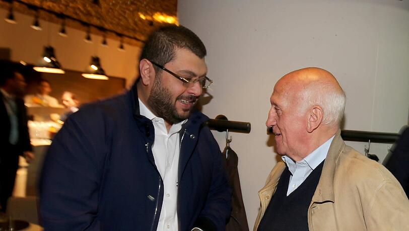 Investor trifft Meister-Kapitän: Hasan Ismaik (l.) begrüßt Meisterlöwe Peter Grosser nach dem Spiel des TSV 1860 gegen Union Berlin. Investor trifft Meister-Kapitän: Hasan Ismaik (l.) begrüßt Meisterlöwe Peter Grosser nach dem Spiel des TSV 1860 gegen Union Berlin.