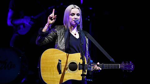 Die Schottin Amy Macdonald erntete im ausverkauften Circus Krone minutenlange Standing Ovations.