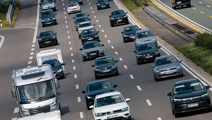 In Deutschland sind im M&auml;rz deutlich mehr Autos neu zugelassen worden als im Vorjahresmonat. (Archivbild)
