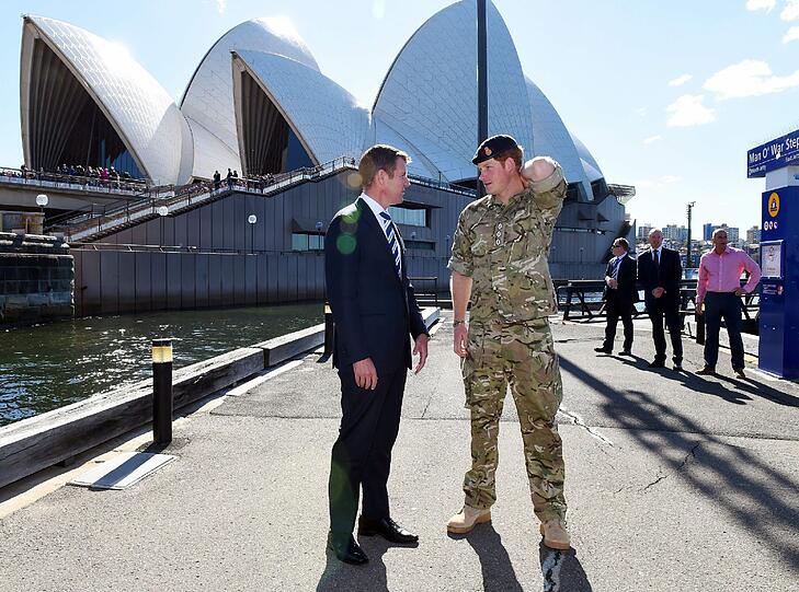 Prinz Harry wird in Australien von seinen royalen Fans wärmstens verabschiedet. Die Bilder.