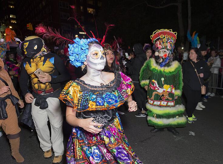 Terror-Angst? Von wegen! Die New Yorker feierten nicht nur Halloween, sondern zeigten damit gleichzeitig den Terroristen die kalte Schulter.