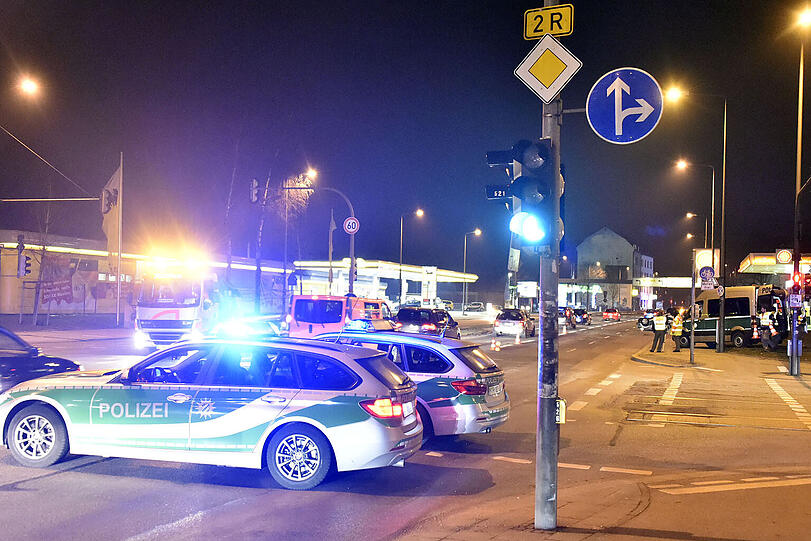 Der VW up landete auf dem Dach, die Fahrerin wurde nur leicht verletzt.