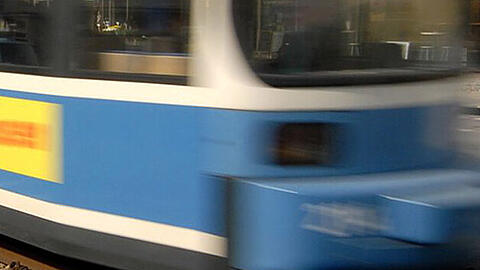 Der Radler war von der Trambahn erfasst und schwer verletzt worden.