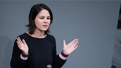 Baerbock hat Widerstand gegen das Vorhaben der großen Koalition angekündigt.
