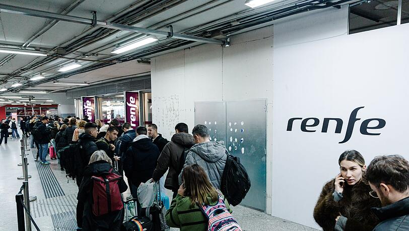 Der Verkehr auf der wichtigen Strecke zwischen Madrid und Andalusien ist bis auf weiteres unterbrochen.