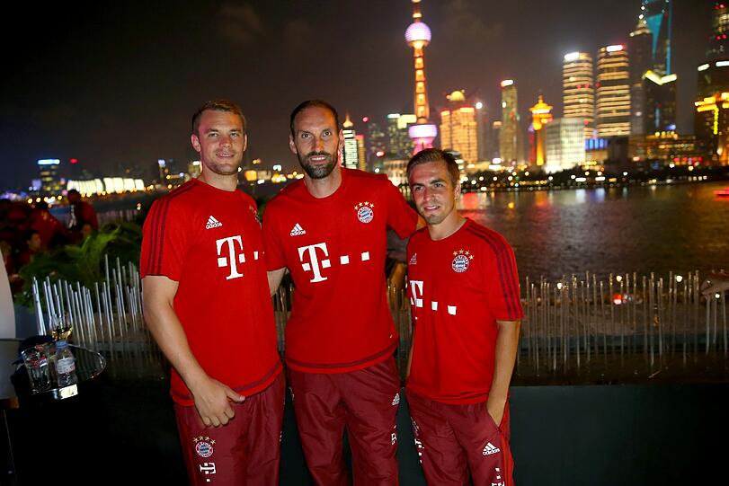 Die Bayern-Stars haben Spaß - über den Dächern von Shanghai. Die Bilder der AUDI Night