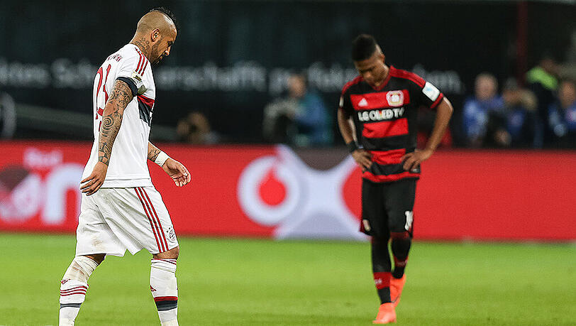 Bayern-Star Arturo Vidal wird in Leverkusen ausgewechselt. Bayern-Star Arturo Vidal wird in Leverkusen ausgewechselt.