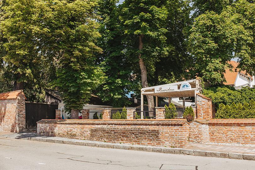 &bdquo;Poseidon Garden&ldquo; findet man im ehemaligen Drei-Helmen-Biergarten Landshut.