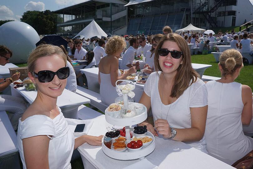 Die Bilder vom White Dinner am Sonntag in Riem.