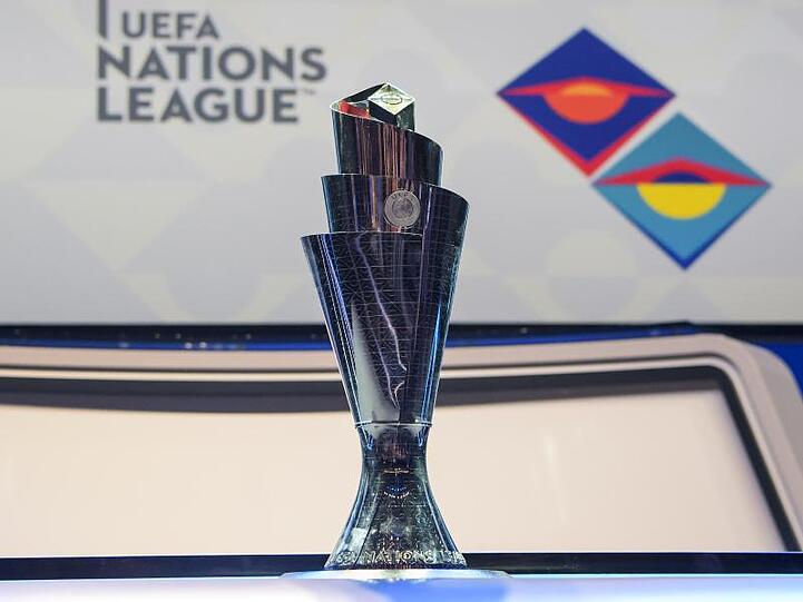 Neben der Trophäe warten 10,5 Millionen Euro auf den Sieger.