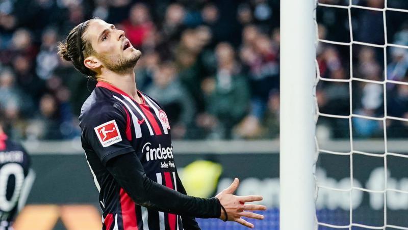 Frankfurts Goncalo Paciencia ärgert sich nach einer vergebenen Torchance. Frankfurts Goncalo Paciencia ärgert sich nach einer vergebenen Torchance.