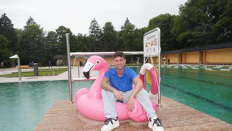 Er leitet das neue Schwabinger Naturbad, in das rund 1600 Badegäste passen: Fabian Rein (28), gelernter Meister für Badebetriebe. Er leitet das neue Schwabinger Naturbad, in das rund 1600 Badegäste passen: Fabian Rein (28), gelernter Meister für Badebetriebe.