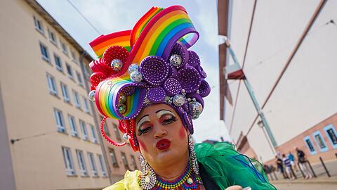 Am Christopher Street Day setzen die Demonstrierenden ein buntes Zeichen f&uuml;r Vielfalt und Toleranz. (Archivbild)