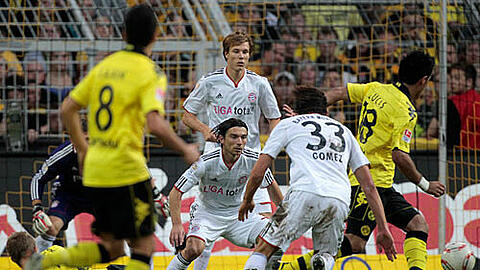 Der Anfang vom Ende: Lucas Barrio erzielt das 1:0 für Dortmund