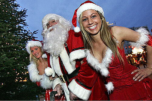 Feucht-fröhliche Auftritte bei der Betriebs-Weihnachtsfeier sollten Sie vermeiden.