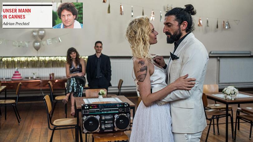 Diane Kruger als Katja und Numan Acar als Nuri tanzen in einer Szene des Films "Aus dem Nichts" von Fatih Akin.