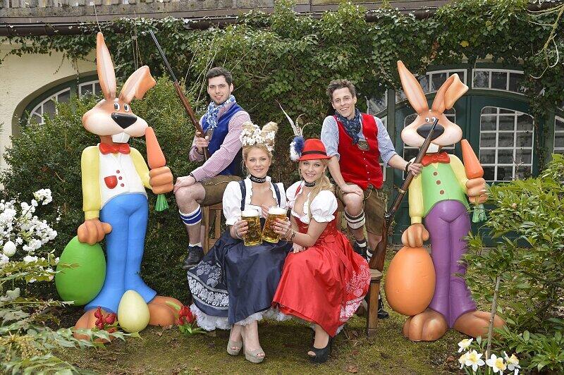 Auch dieses Jahr feierten 2.000 Gäste am Auftakt-Abend der Nacht der Tracht in Dirndl und Lederhosn ein rauschendes Fest im Löwenbräukeller! Bereits zum 12. Mal zapften die Veranstalter Wiesnwirt Christian Schottenhamel und Eventmanager Philip Greffenius beim traditionellen Anstich der Nacht der Tracht das erste Fass gekonnt mit nur zwei Schlägen an, und freuten sich über die gute Stimmung im Festsaal. Die Bilder!