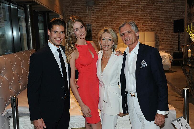 Tommy Golz, Geraldine Golz, Eva Golz und Thomas Golz bei der Eröffnung des Betten Concept Store am 29.08.2013 in München.