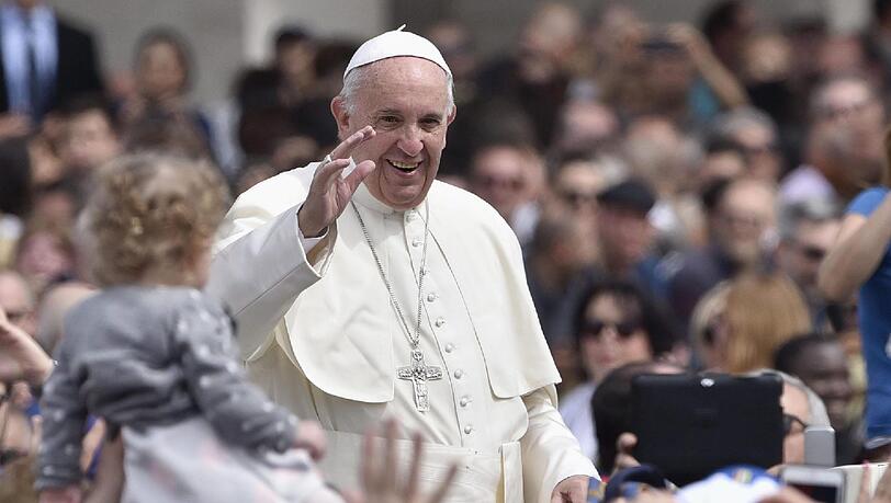 Das von Franziskus verfasste Dokument "Amoris Laetitia - über die Liebe in der Familie" wird von Katholiken in aller Welt mit Spannung erwartet. Das von Franziskus verfasste Dokument "Amoris Laetitia - über die Liebe in der Familie" wird von Katholiken in aller Welt mit Spannung erwartet.