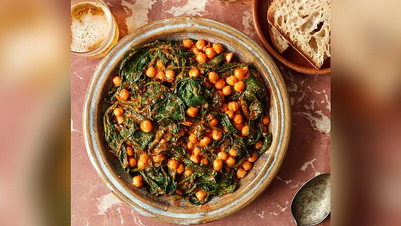 Rezepte wie Espinacas con Garbonzos aus Spanien waren schon immer pflanzlich.
