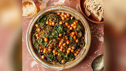 Rezepte wie Espinacas con Garbonzos aus Spanien waren schon immer pflanzlich.