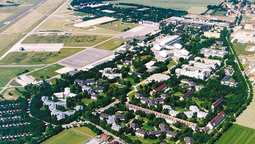 Der weite Campus der Bundeswehr-Uni in Neubiberg. Der weite Campus der Bundeswehr-Uni in Neubiberg.