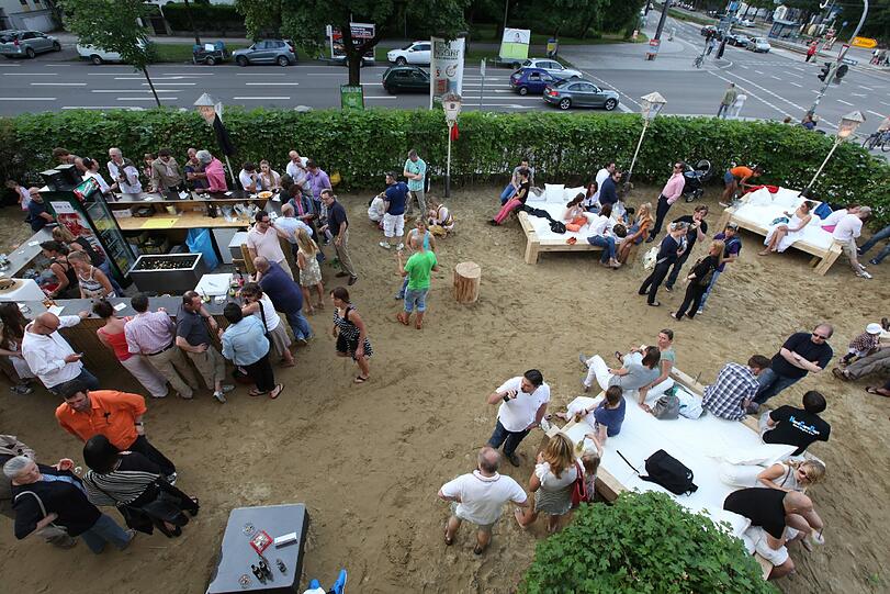 Eröffnungsfeier: die Beach-Bar in einer gastronomisch eher unbelebten Gegend.