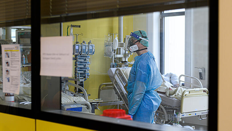 Die Intensivstationen sind mehr als voll, in den Krankenhäusern gibt es kaum noch Kapazitäten. (Archivbild)