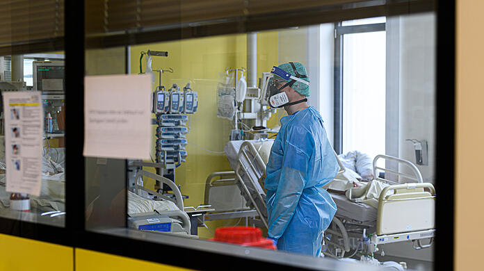 Die Intensivstationen sind mehr als voll, in den Krankenhäusern gibt es kaum noch Kapazitäten. (Archivbild)