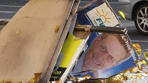 In München auch 16 Tage nach der Wahl ein alltägliches Bild: Wahlkampfschrott.