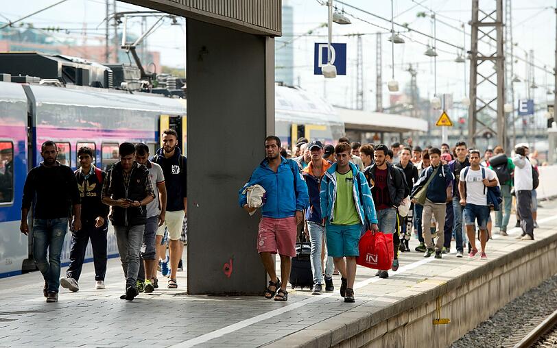 Am Samstag sind 6900 Flüchtlinge am Hauptbahnhof München angekommen. Über Nacht kamen noch einmal 2000 dazu.