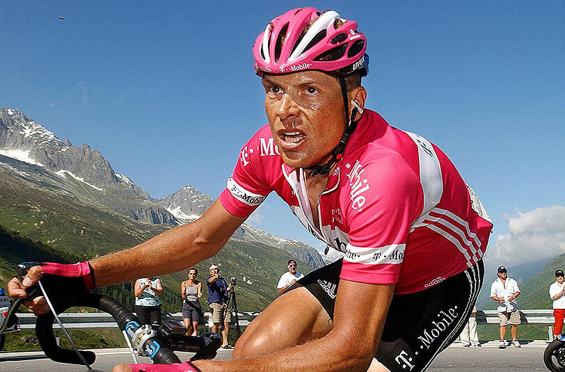 Jan Ullrich (Radsport): Der einzige deutsche Tour-de-France-Sieger (1997) sorgte 2006 für den wohl spektakulärsten deutschen Dopingfall. Vor dem Start der Tour de France wurde er im Zuge der Fuentes-Affäre suspendiert. 2007 konnten die bei Doping-Arzt Fuentes gefundenen Blutkonserven Ullrich zugeordnet werden. Nach jahrelangen Verfahren sprach ihn der internationale Sportgerichtshof CAS schuldig, alle Erfolge Ullrichs seit dem 1. Mai 2005 wurden annulliert. Im Sog der Fuentes-Affäre gestanden zahlreiche weitere deutsche Radprofis Doping-Missbrauch, unter anderem Top-Sprinter Erik Zabel.