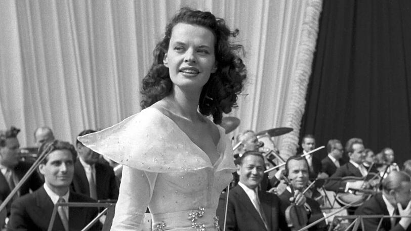 1952: Margot Hielscher bei Dreharbeiten zu "Heimweh nach dir".