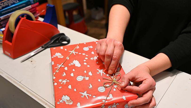 Geschenke ja - aber viele Menschen haben dafür weniger Geld zur Verfügung. (Symbolbild)