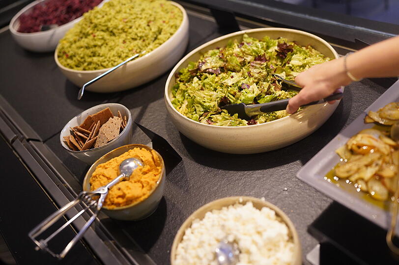 Die Bowls im Salarte bestehen aus drei Komponenten. Jede ist mit einem anderen Dressing angemacht.