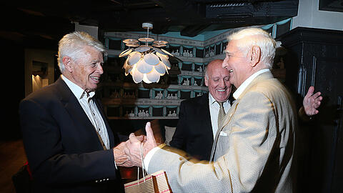 Meister-Löwen unter sich Manni Wagner (li.), Peter Grosser (hi.) und Petar Radenkovic.