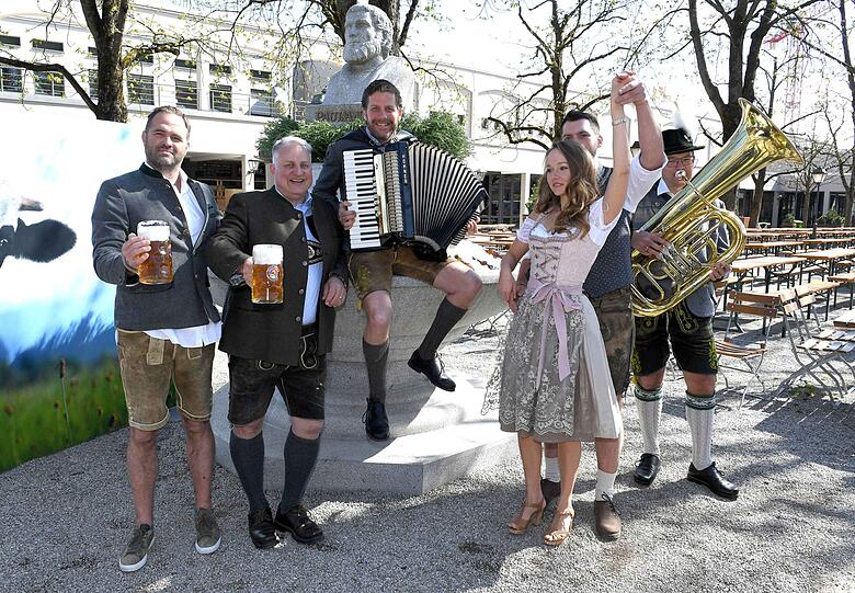 Am 04. und 05. Mai heißt's auf dem Nockherberg "Mogst schmusen, mogst tanzn?" &ndash; das Motto der Nacht der Tracht 2018.