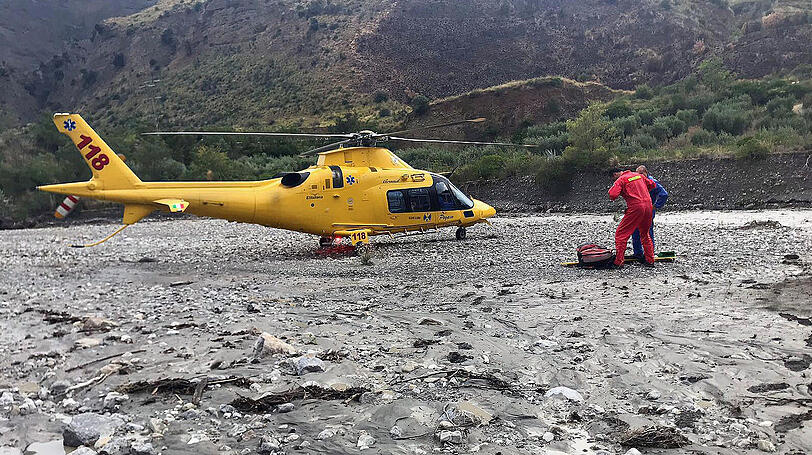 Civita: Rettungskräfte beim Einsatz entlang der Raganello-Schlucht. Nach der Sturzflut in einer Schlucht suchen die Einsatzkräfte weiter nach Vermissten.