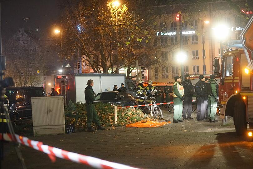 Das Lager der Flüchtlinge am Sendlinger Tor Platz wird von Einsatzkräften geräumt - die Bilder!